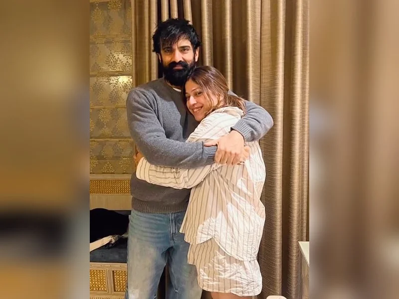 Aditi surprises Mohit, cake at dawn wins