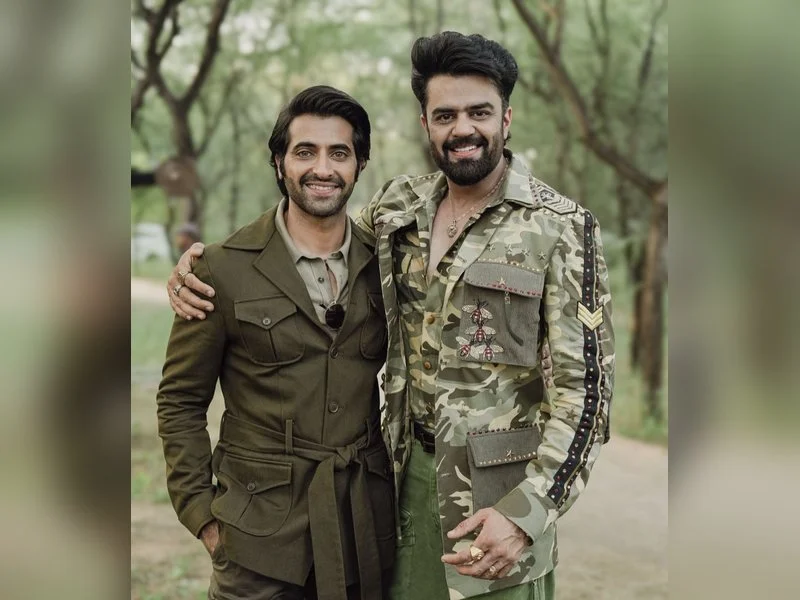 Akshay Oberoi praises Manish Paul for grinding success