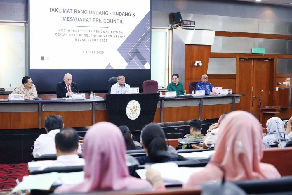 Amirudin Wants MPs in on Putra Heights Pipeline Briefing