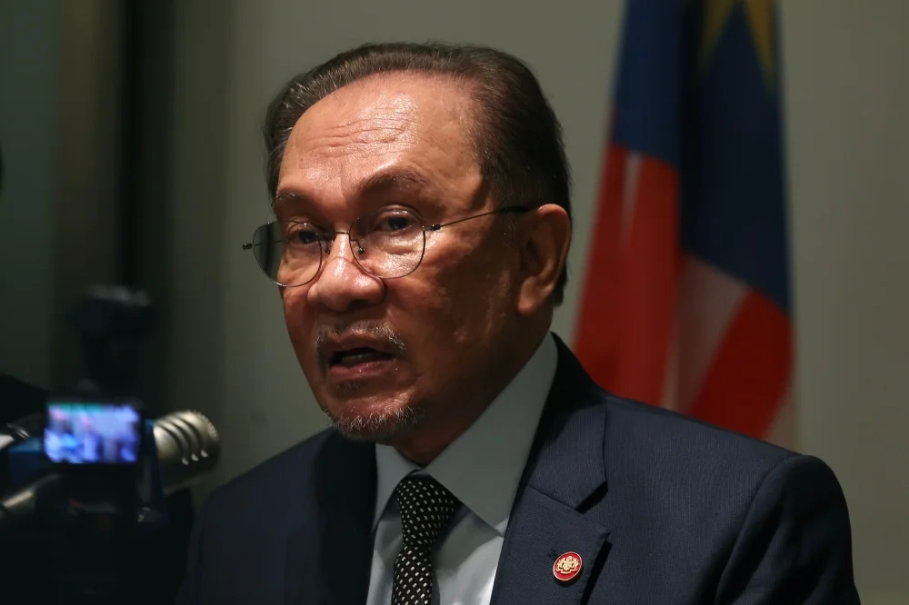 Anwar Hopes Canada Will Waive Visas for Malaysian Travelers