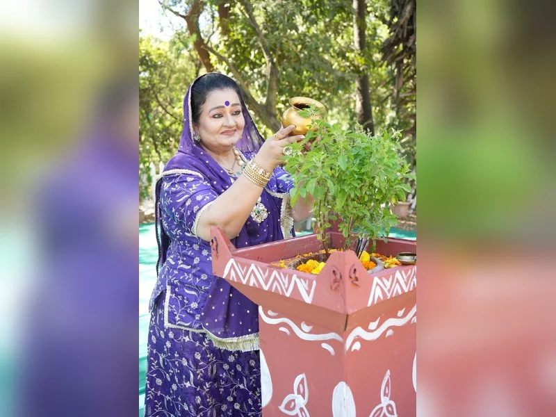 Apara Mehta plays regressive bua, IRL she’s all for the girlboss era