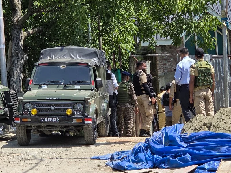 Army corners terrorists in Kishtwar, seizes arms in Poonch