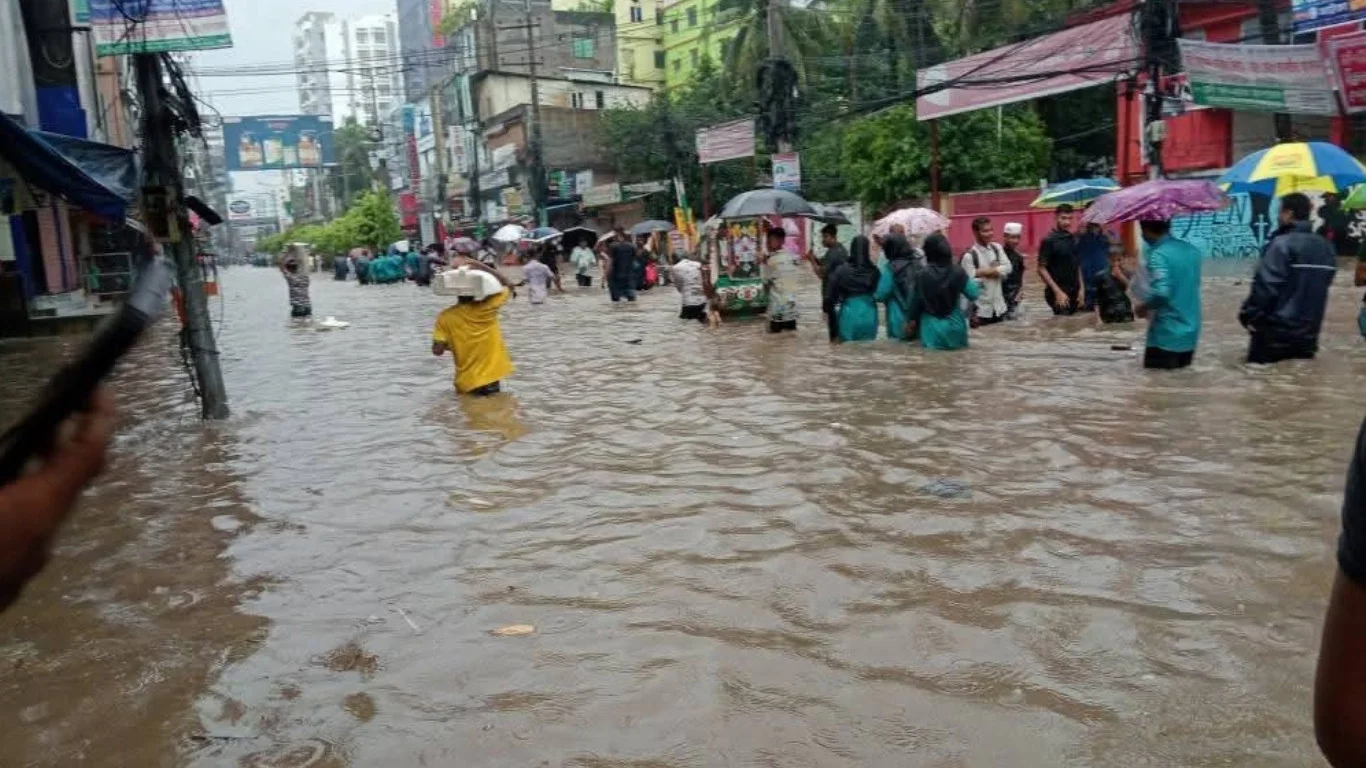 Bangladesh Muhuri River bursts, Feni loses 30 villages, blackout hits