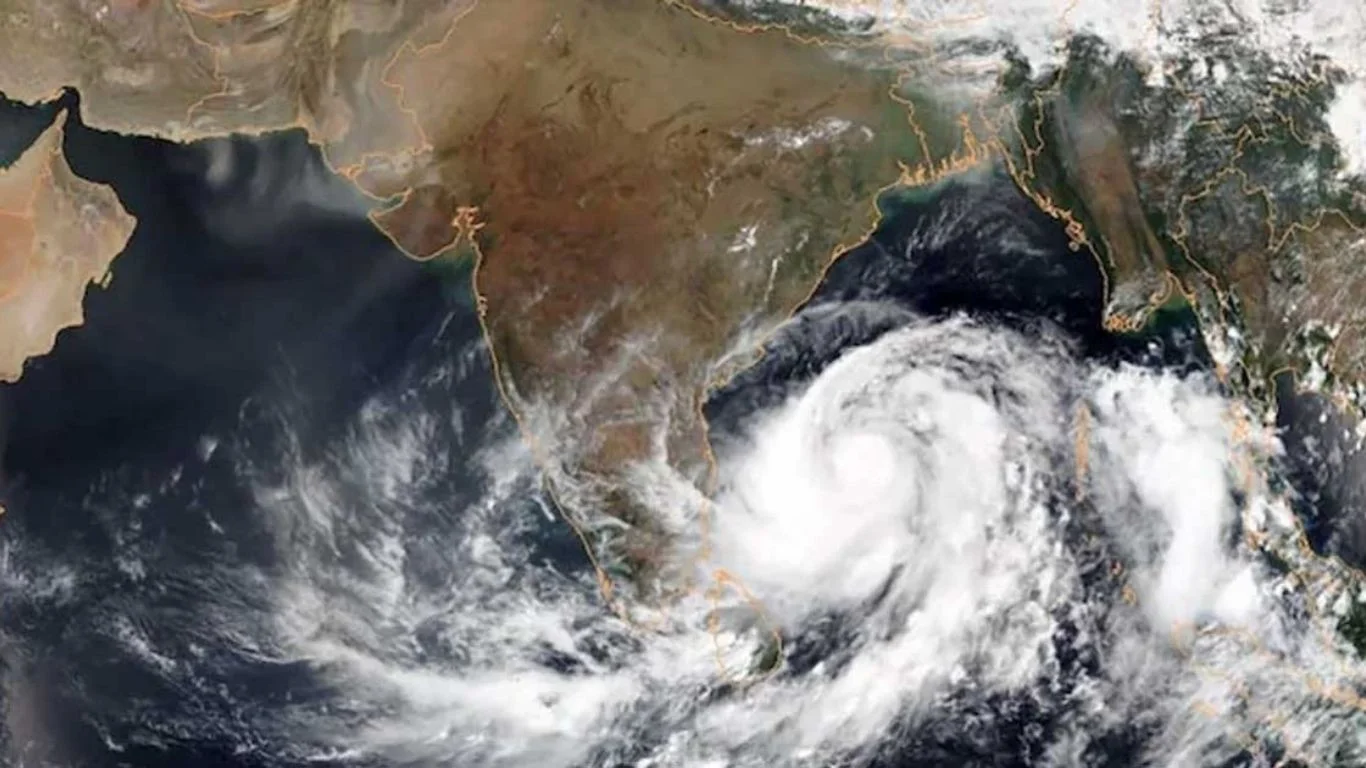 Bay brewing new low, heat wave hits northern Bangladesh