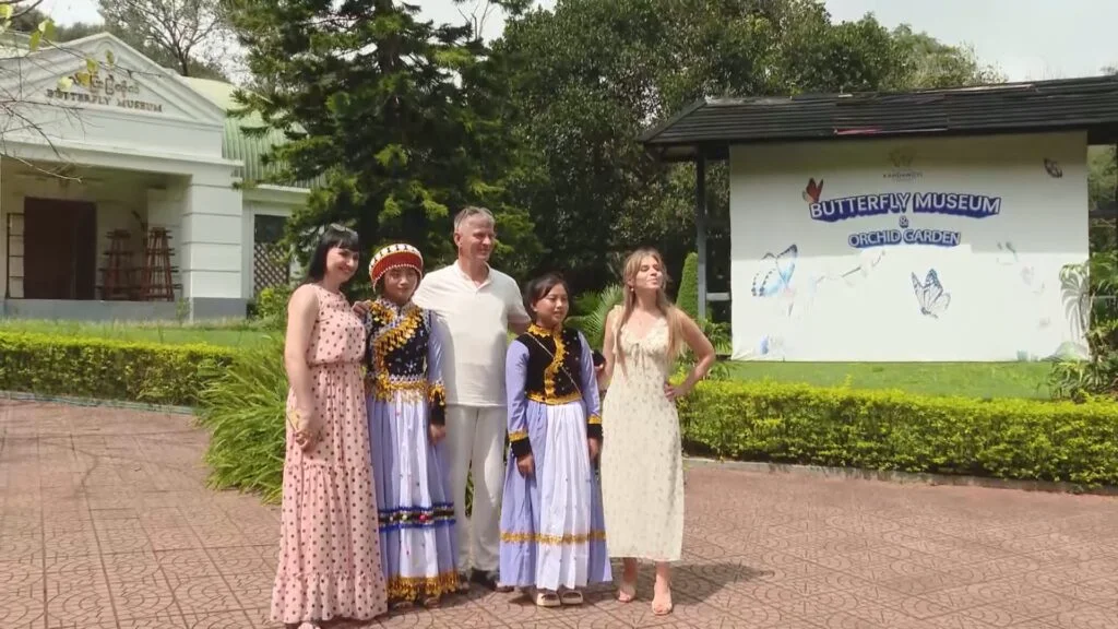 Belarusian entertainment troupe tours PyinOoLwin in Myanmar