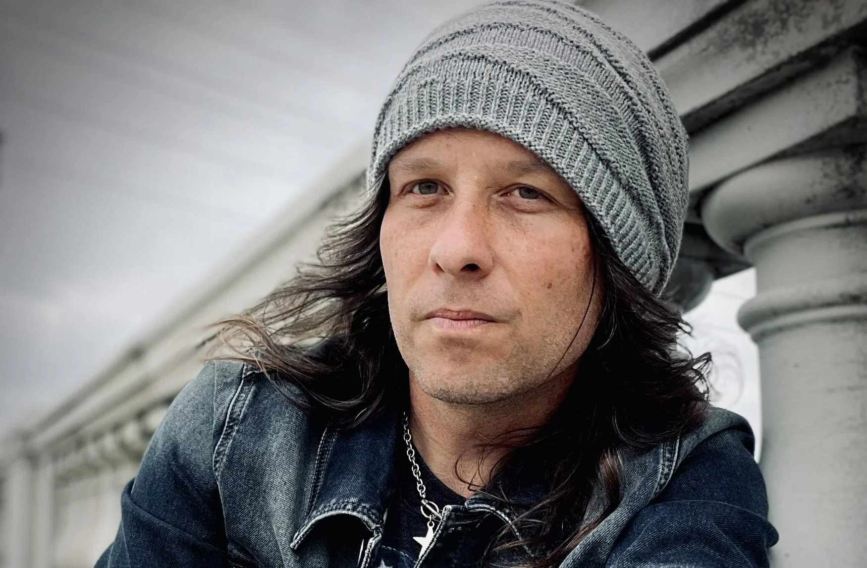 Benny Jay releases gritty video for rock anthem Hang On