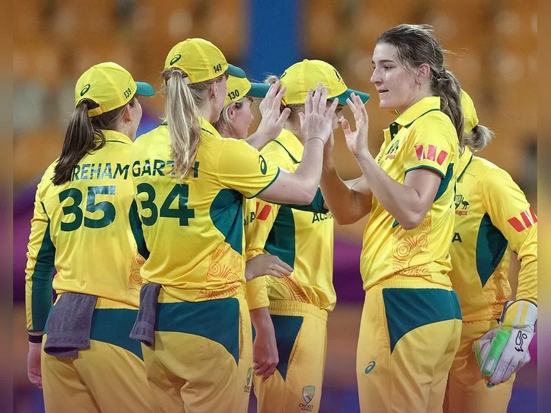 Beth Mooney’s century leads Australia to a 107-run win over Pakistan