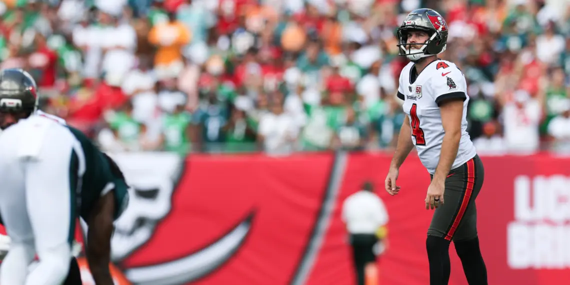 Buccaneers pay McLaughlin $12 million to solo Eagles