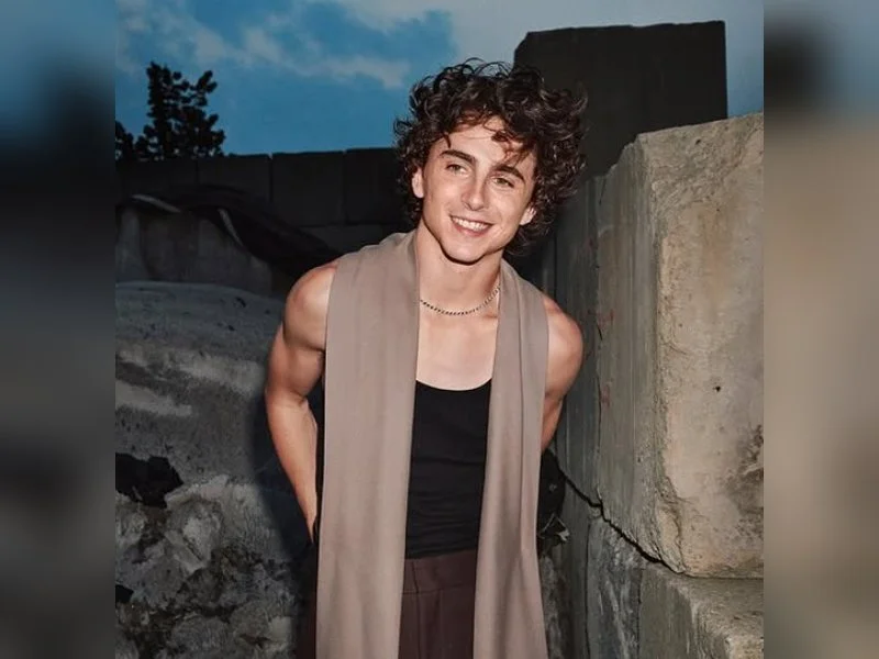 Chalamet raps praise for billionaire Kylie, dodges alter-ego rumors