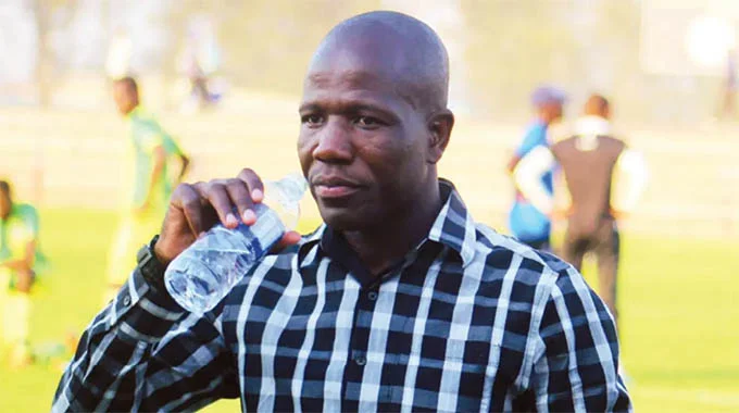 Chiragwi gives Makuwe hands-on coaching at Rufaro
