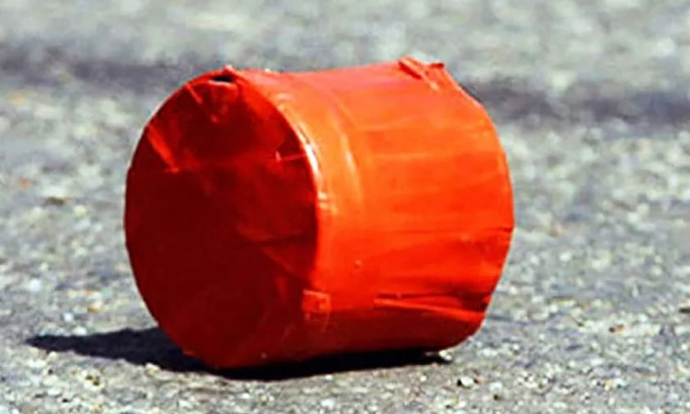 Crude bombs blast in Karwan Bazar as police dispute