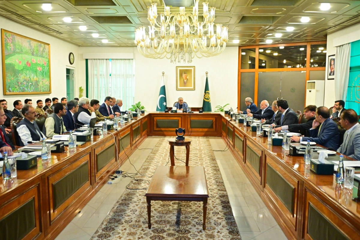 Dar chairs Islamabad meeting on urea supply