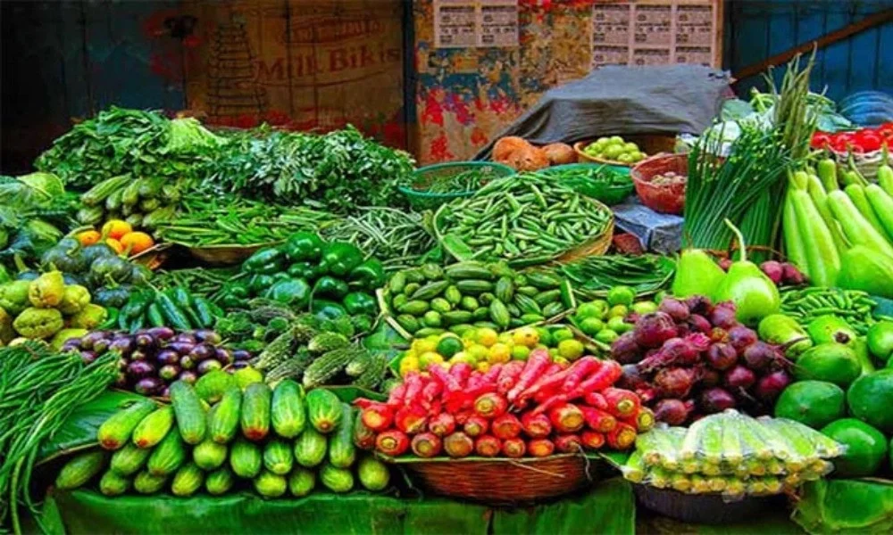 Dhaka cops and crooks milk veggie trucks