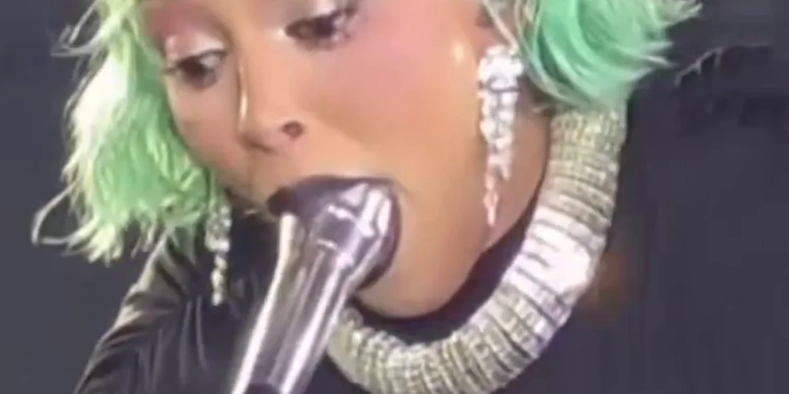 Doja Cat eats mic live, fans still confused