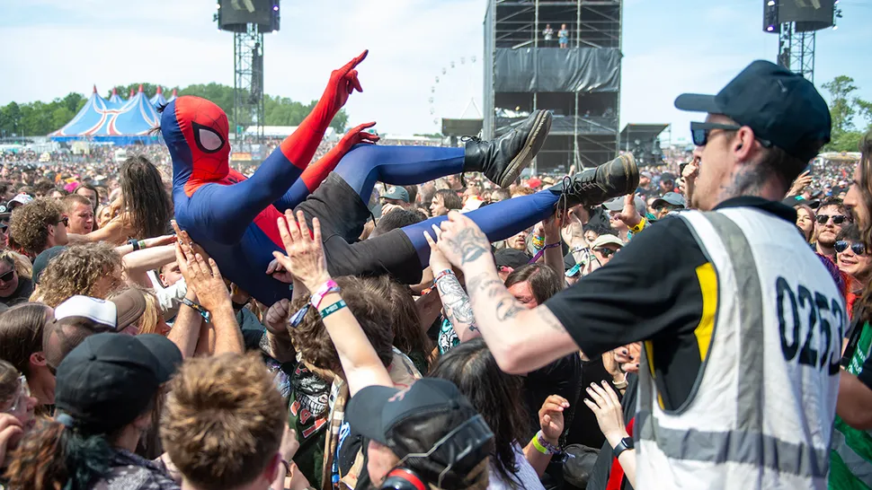 Download Festival Moshpits Set Off 700 Smartwatch 999s