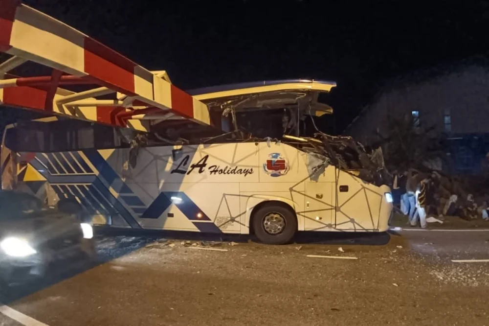 Driver using Waze causes express bus to crash into height barrier