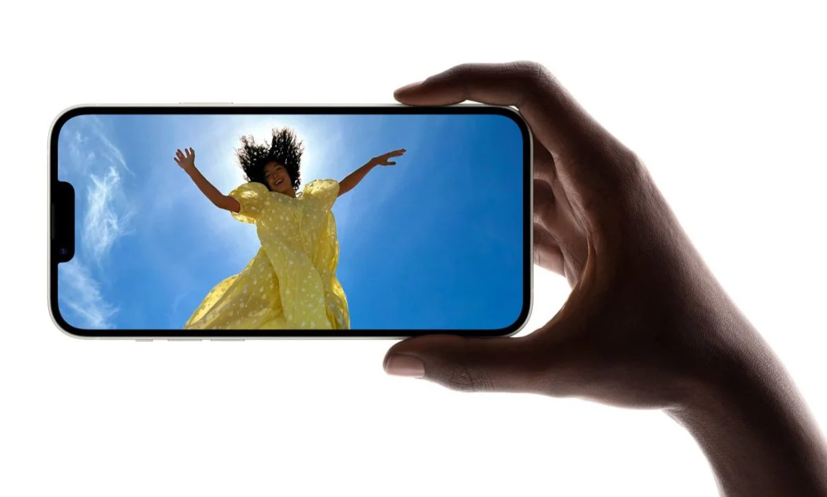 Dual Laser Autofocus Makes iPhone Photos Pin Sharp