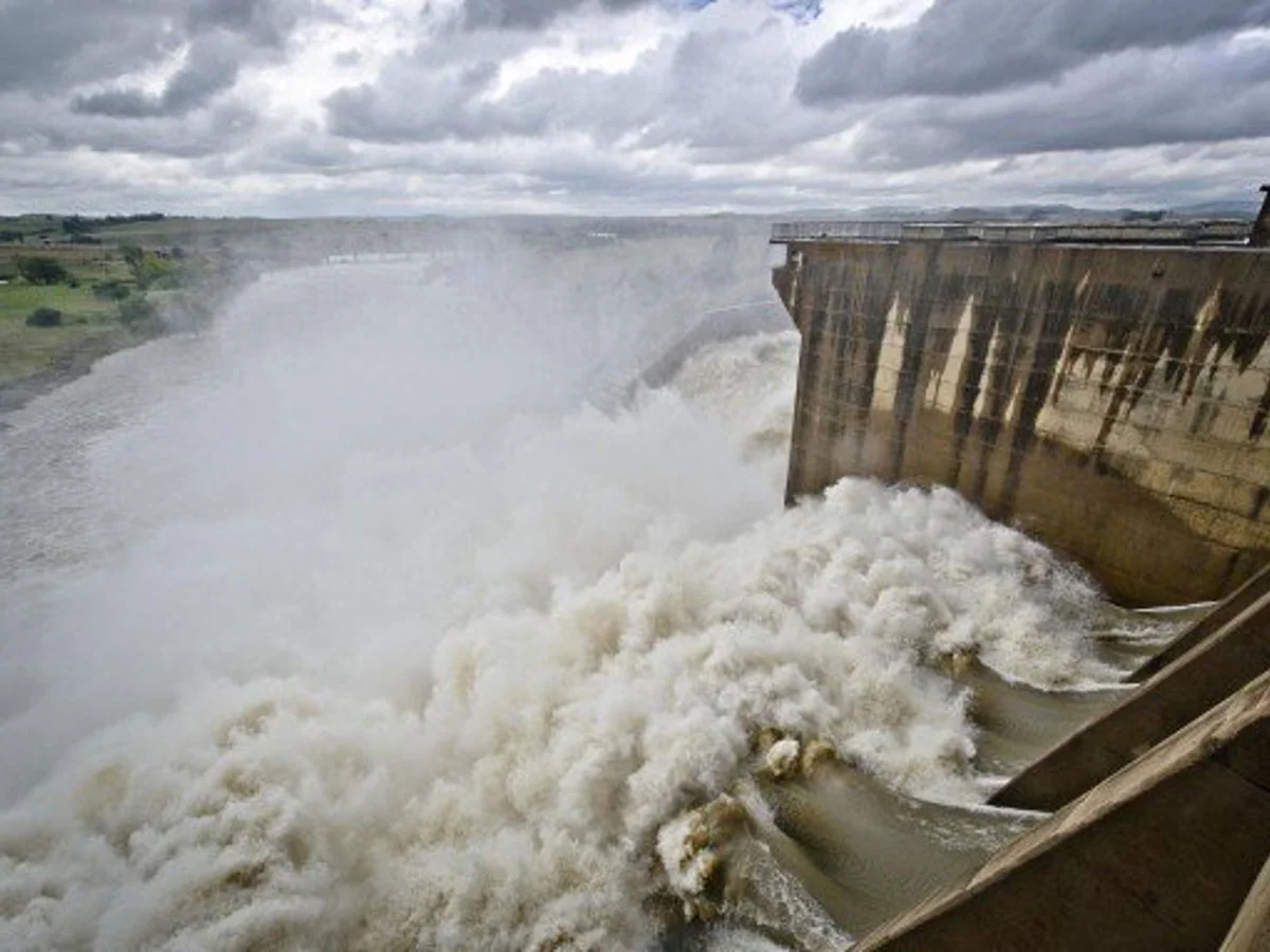 DWS orders staggered releases at overflowing Vaal Dam