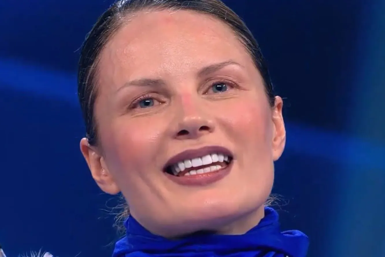 Eva Vlasova as Duck Leaves Fans Gobsmacked on Mask