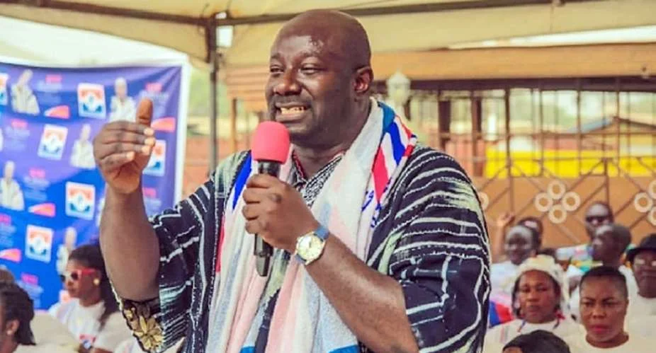 Ex-MP says 220 former MMDCEs reckless to back Bawumia