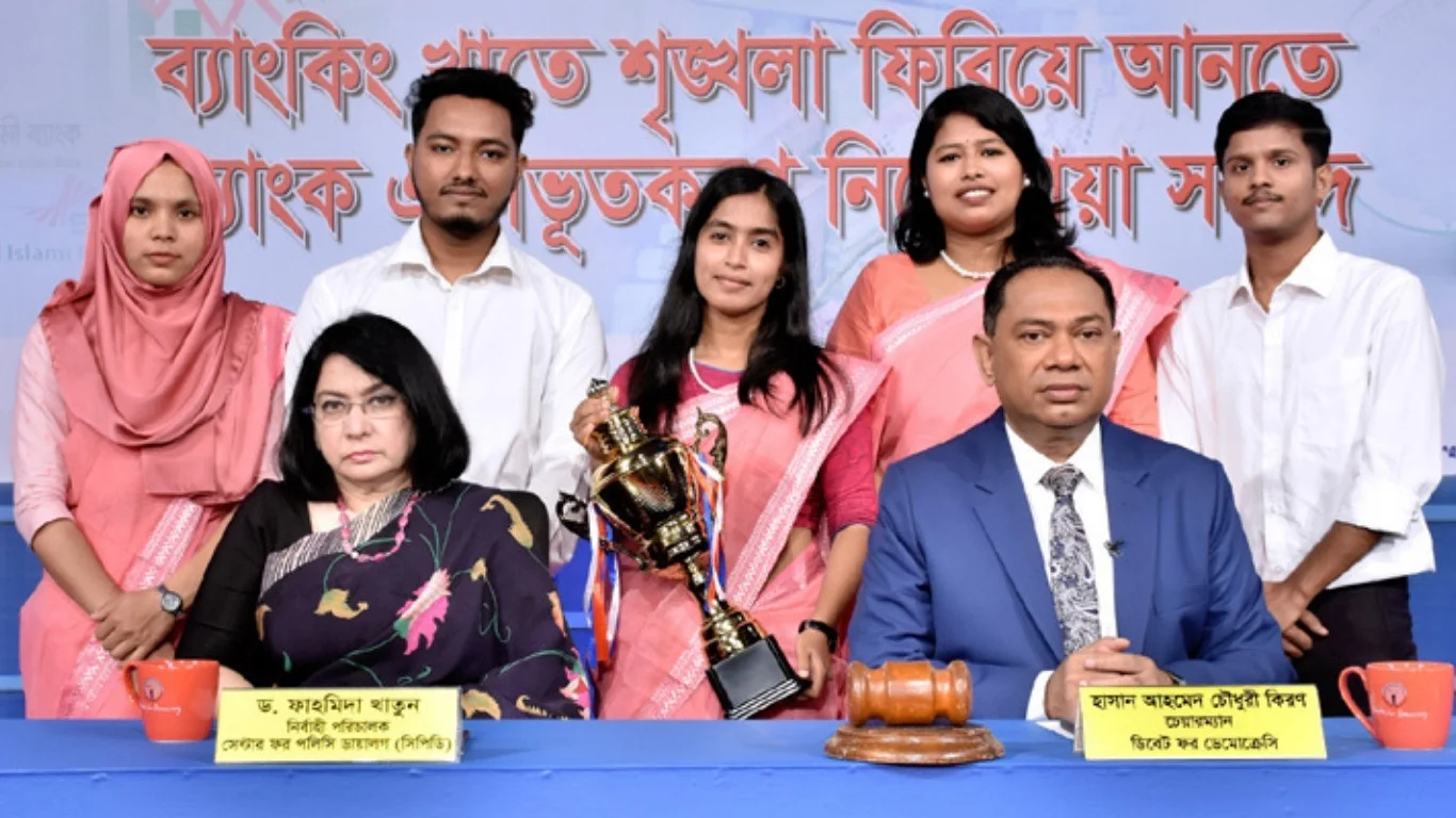 Fahmida flags bank freeze chaos as Dhaka sweats