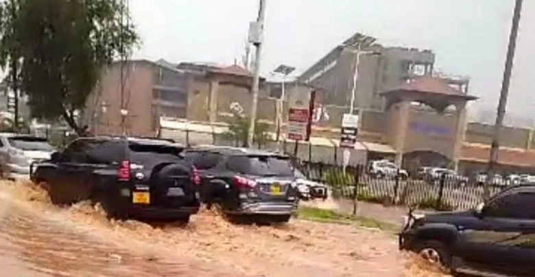 Flooding cuts off Jinja Highway near Kyambogo