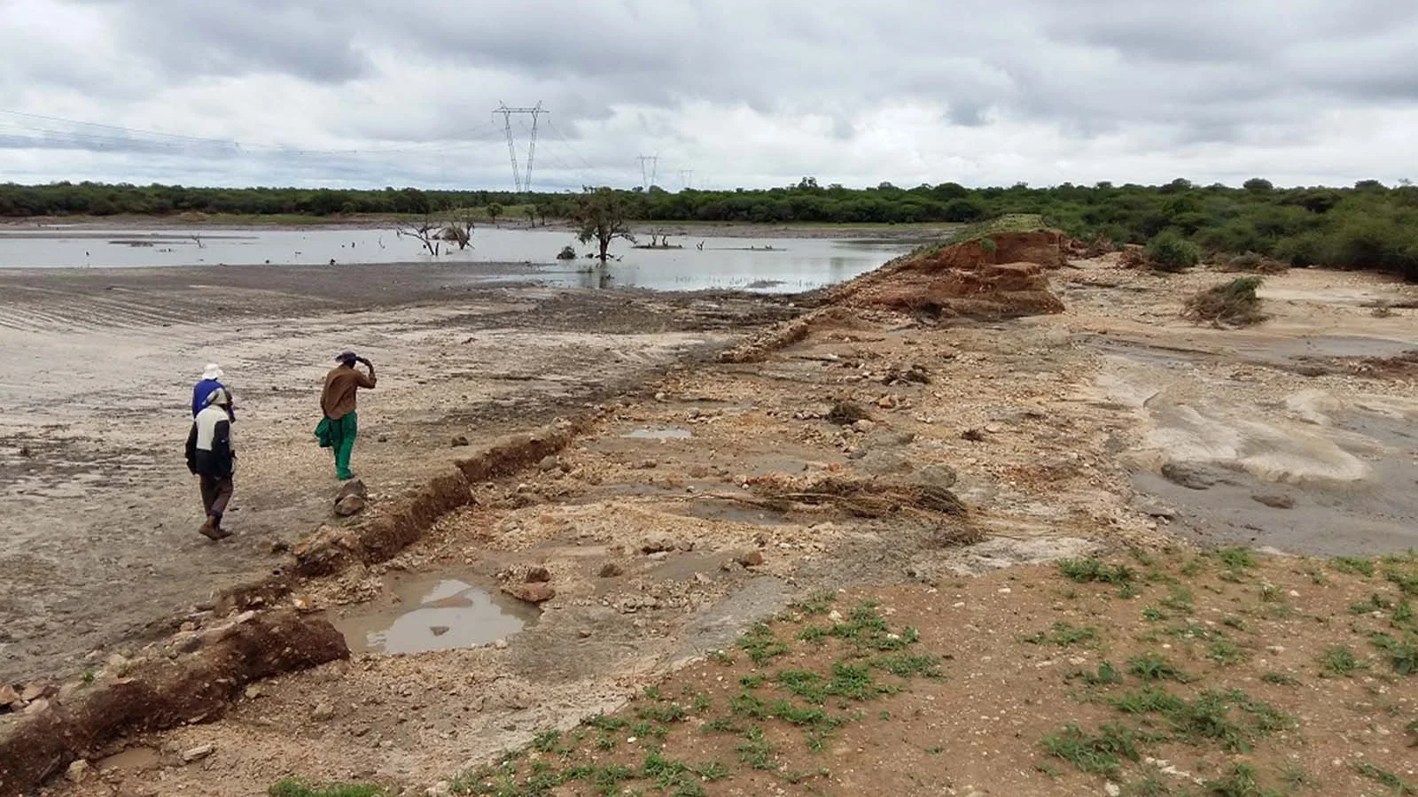 Floods drown a man in the chief's vehicle