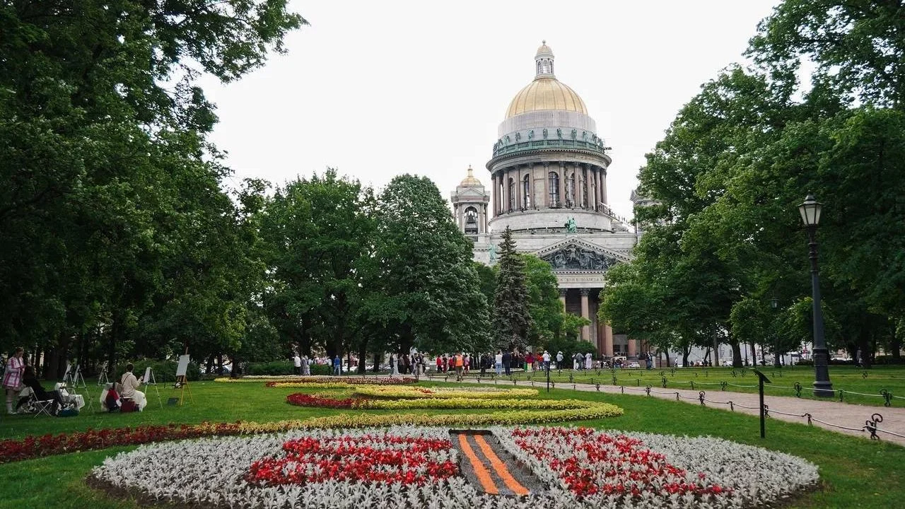 Flower Fest Fills Alexander Garden With 26000 Blooms