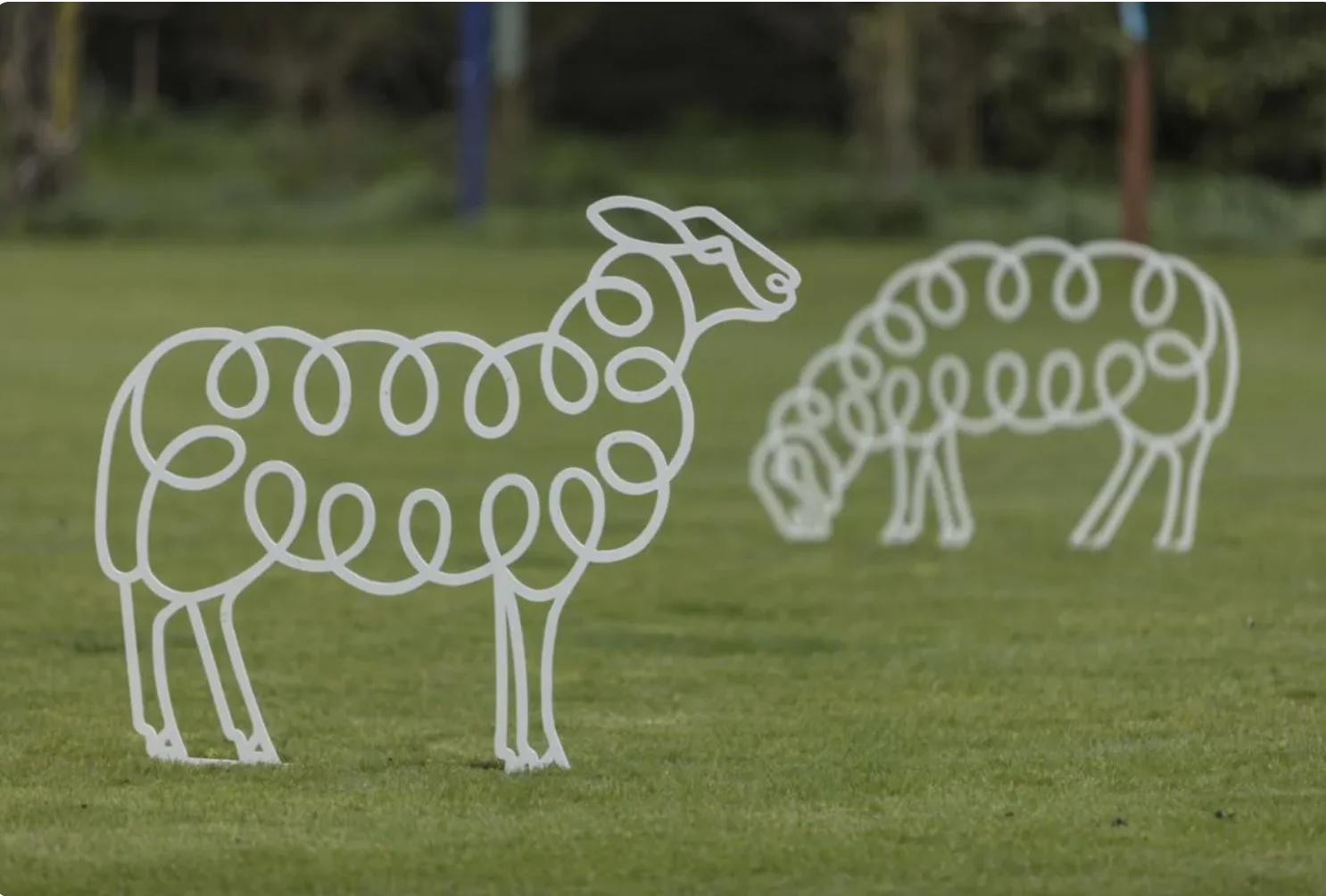 Giant Sculptures Invade Kingham Lodge Gardens