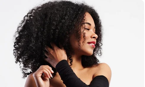 Guèye uses Dakar theater to police women's hair, beauty