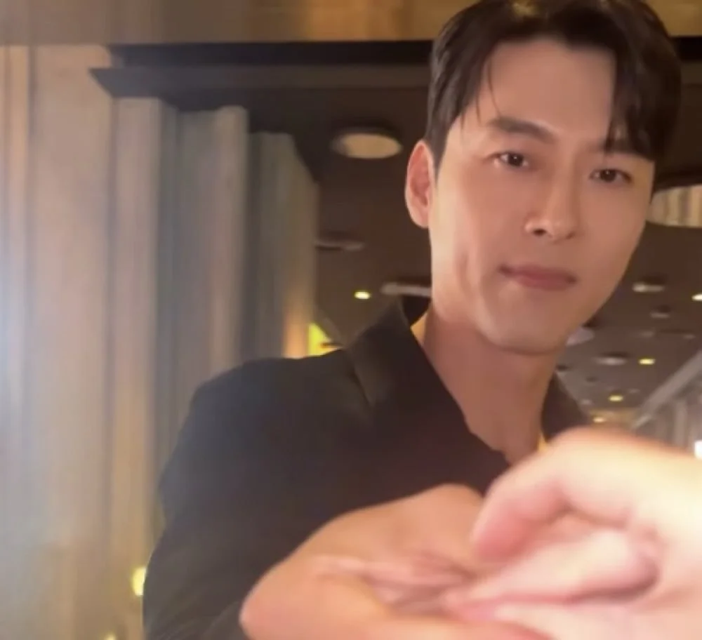 Hyun Bin dodges fan heart, wife approves