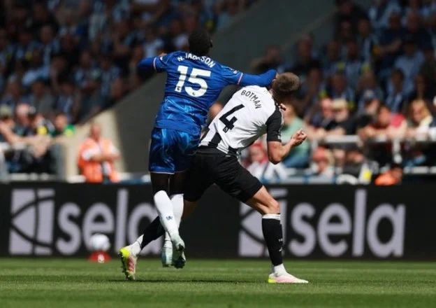 Jackson's Wild Elbow Ends Chelsea Hopes