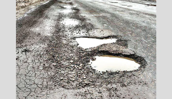 Jashore highways dare drivers to play pothole roulette