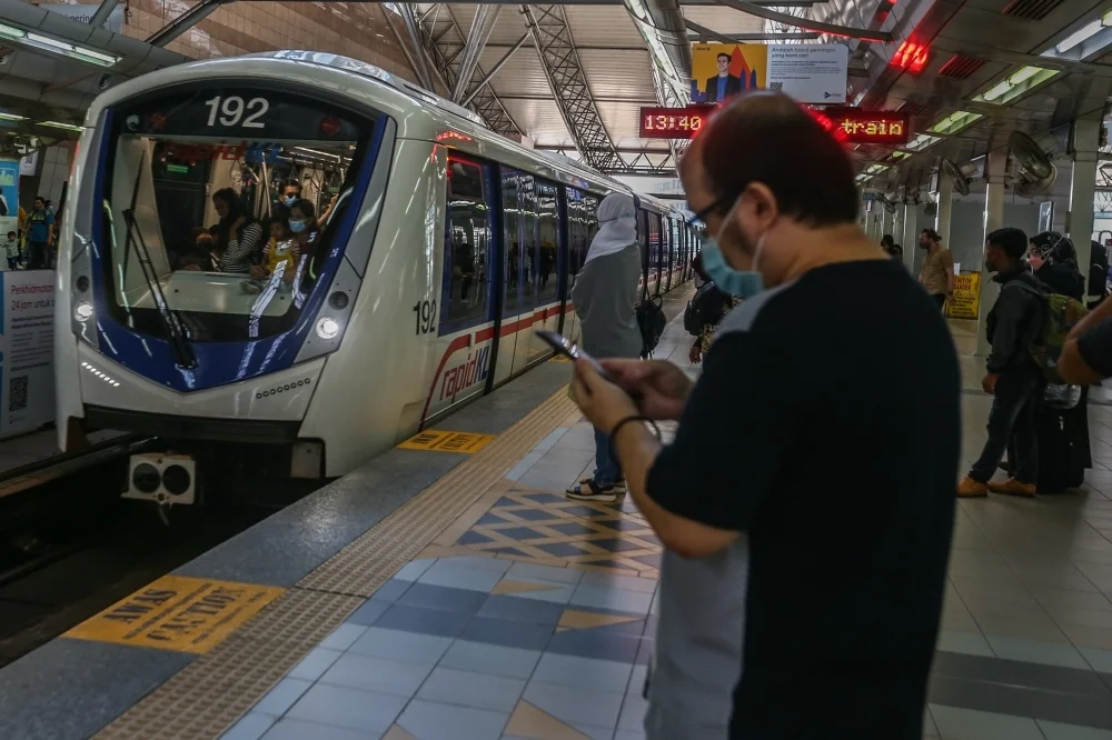 Kelana Jaya Line disrupted, shuttle service introduced for affected passengers