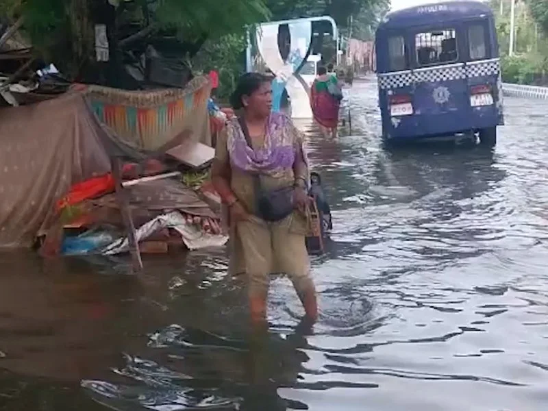 Kolkata knee-deep, Firhad Hakim bets on KMC pumps pre-Puja