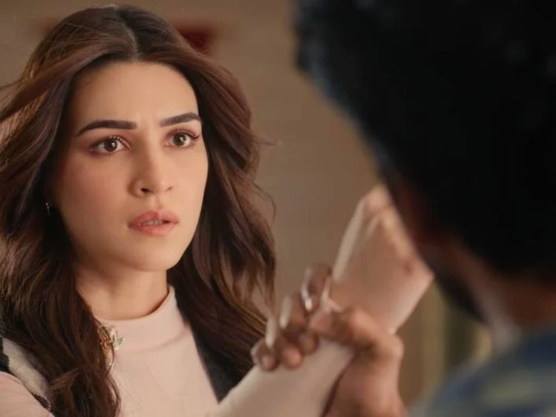 Kriti Sanon praises Dhanush's craft in 'Tere Ishk Mein'