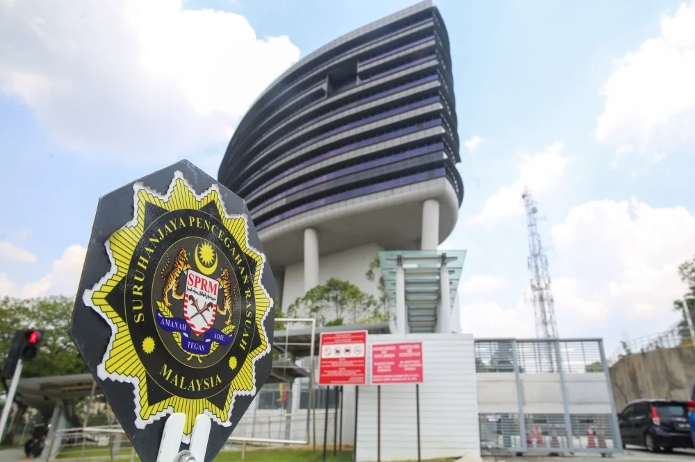 MACC raids net RM1.6m bling as Selangor airport staff run bribery racket