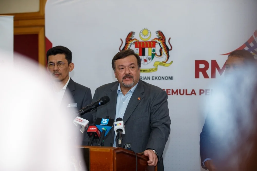 Malaysia flexes 4.4 percent GDP, Amir grins