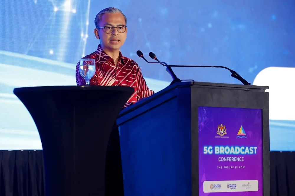 Malaysia tells Meta and TikTok to card kids or face a blackout