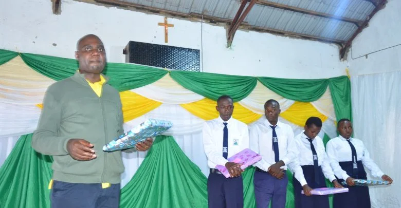 Minister wants our kids to get science savvy