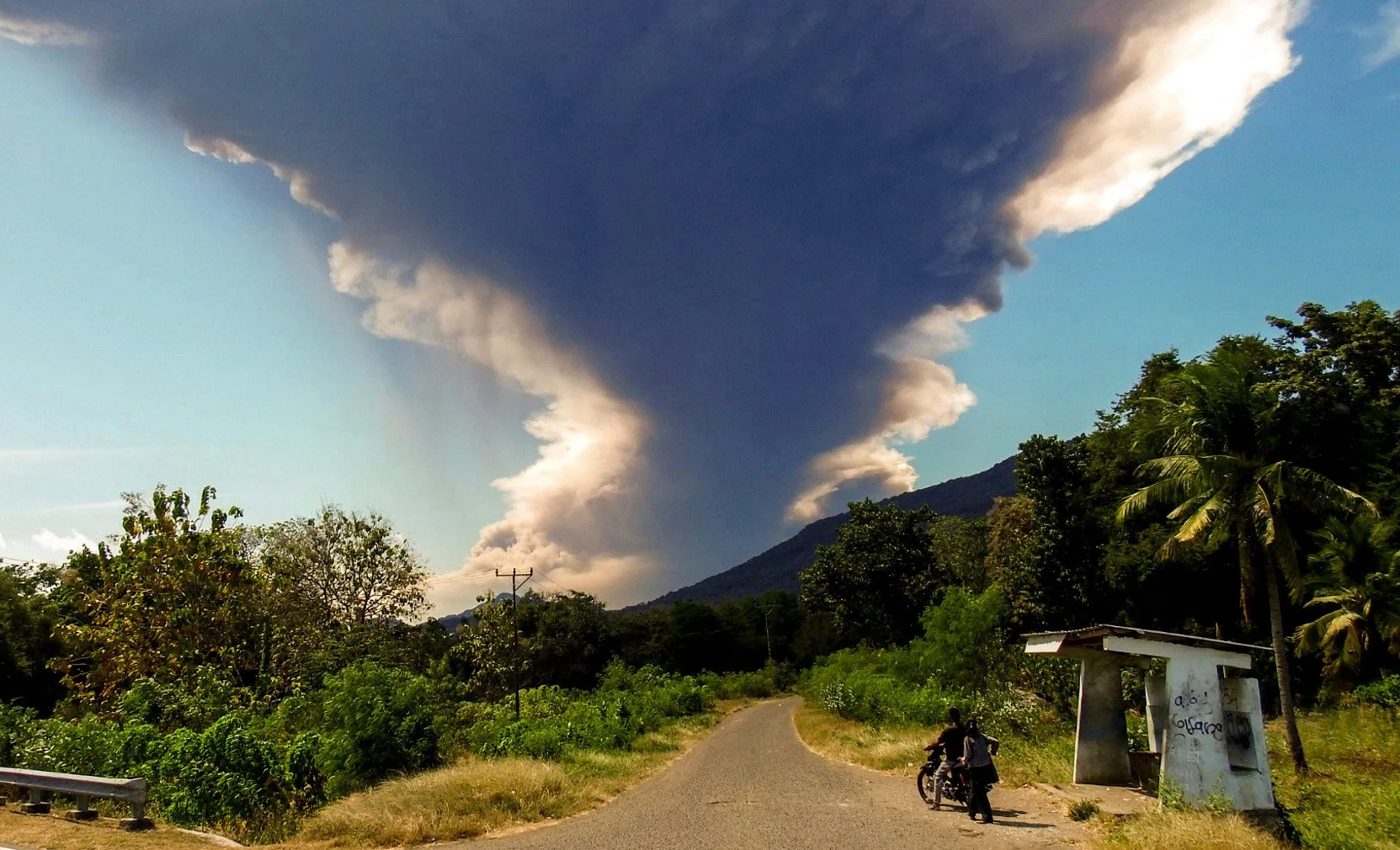 Mount Lewotobi Laki-Laki eruption sends 18-km ash tower into sky