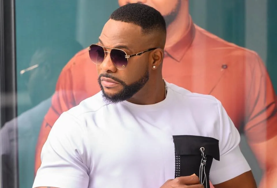 Ninalowo cheers split, rips into blogger