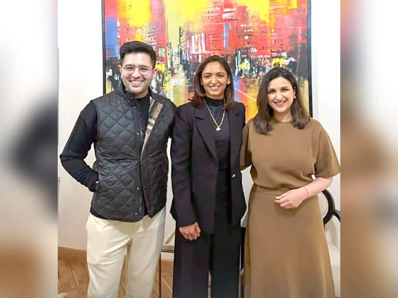 Parineeti hosts Harmanpreet, cricketer’s “Good Batting” roots shine