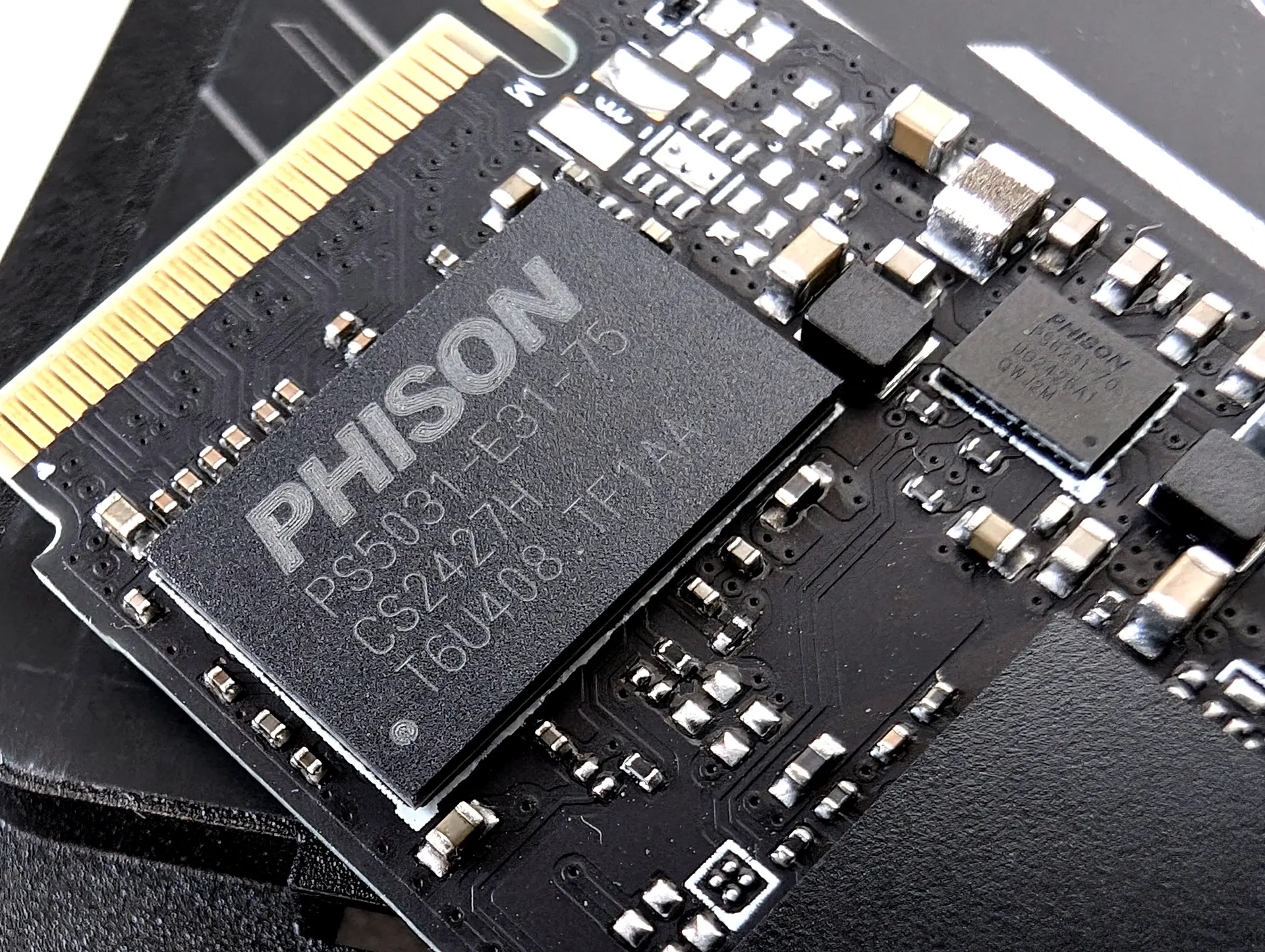 Phison demands prepayments as NAND prices surge 500%
