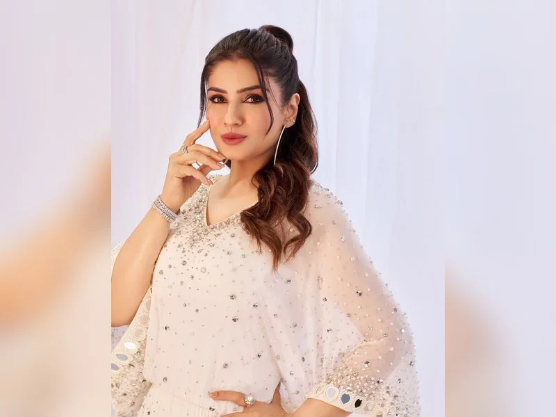 Raveena Tandon denies insecurity over Karisma Kapoor