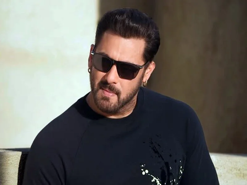 Salman Khan teases dad's dreams, says village will raise the kid
