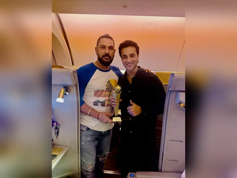 Sharma, Yuvraj flex trophy on Dubai jet
