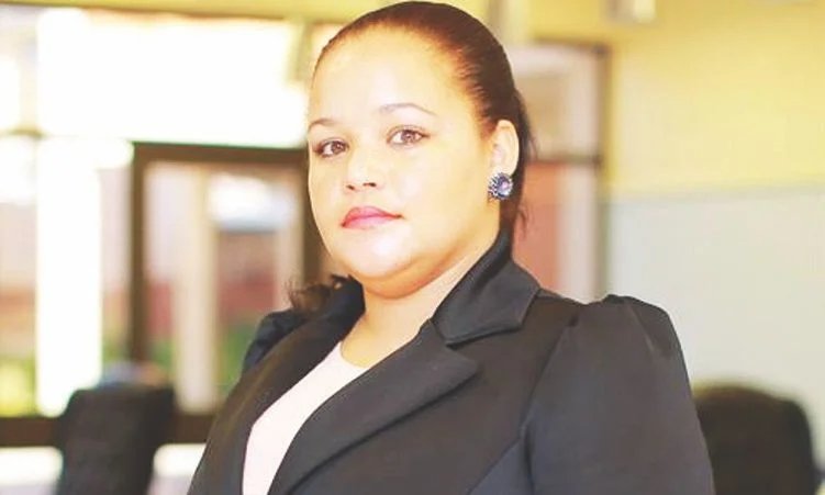 Sharonice Busch Battles for Her Phone and Pay