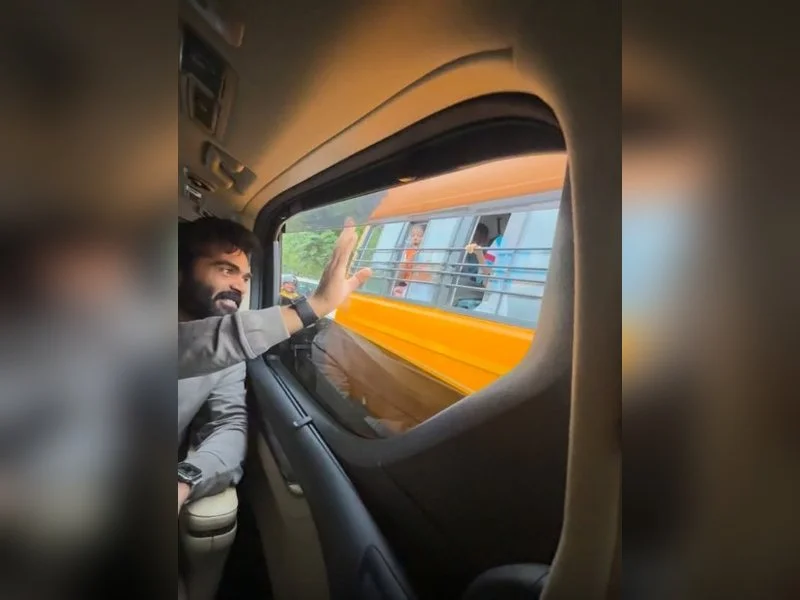 Silambarasan TR greets kids on the school bus