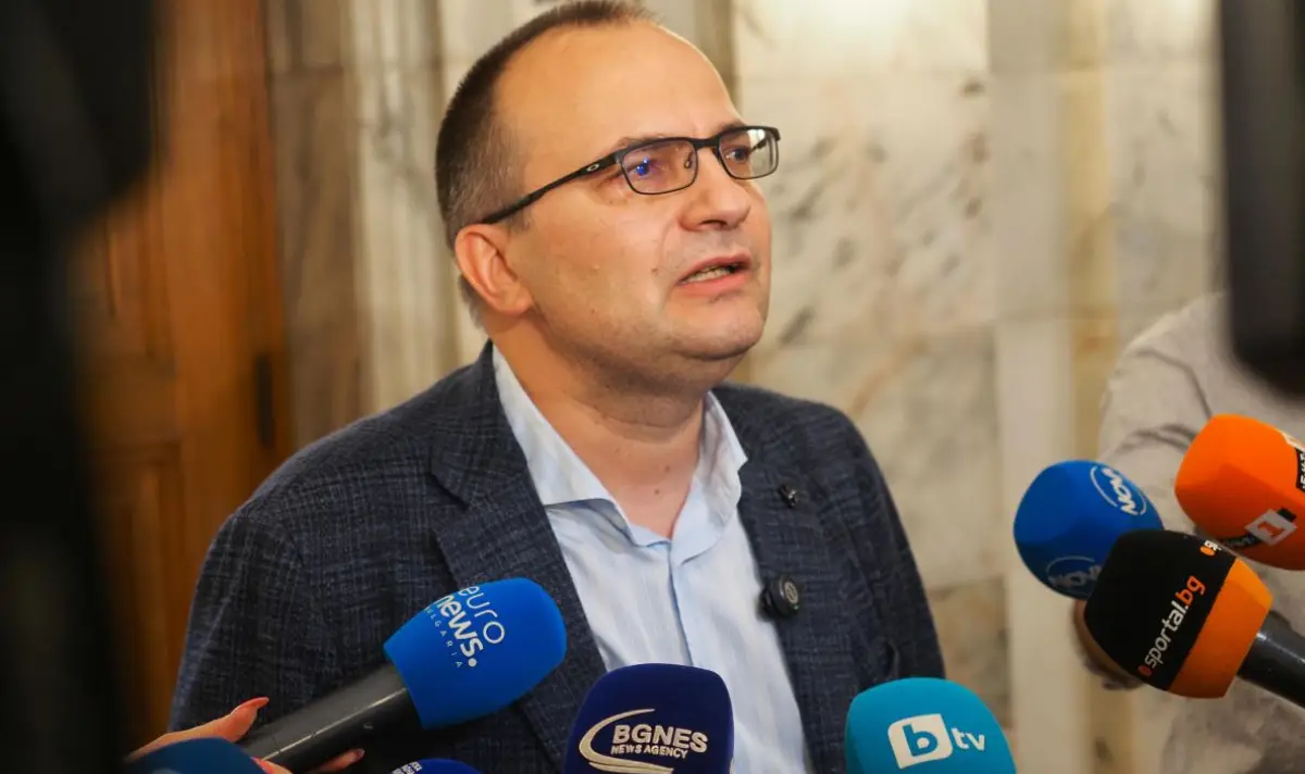 Sofia cooks books, Dimitrov warns of Greek-style meltdown